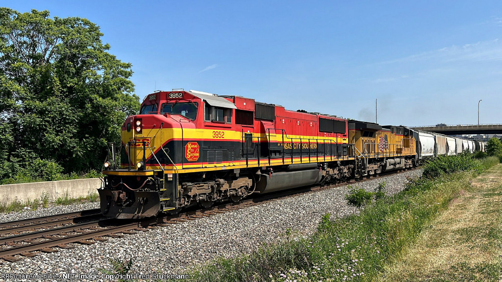 KCS 3952 leads B457.